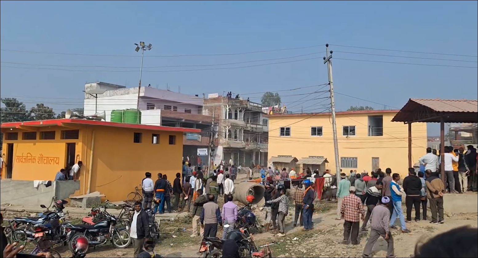 सर्लाहीमा अझै तनाव कायमै रहेपछि सोमबारसम्म जारी भयाे कर्फ्यू